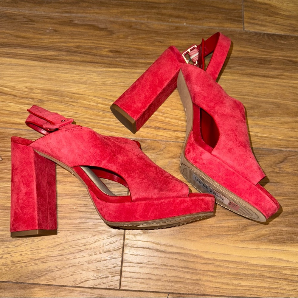 nwob 🏷️ Vince Camuto Red Suede Chunky Heels